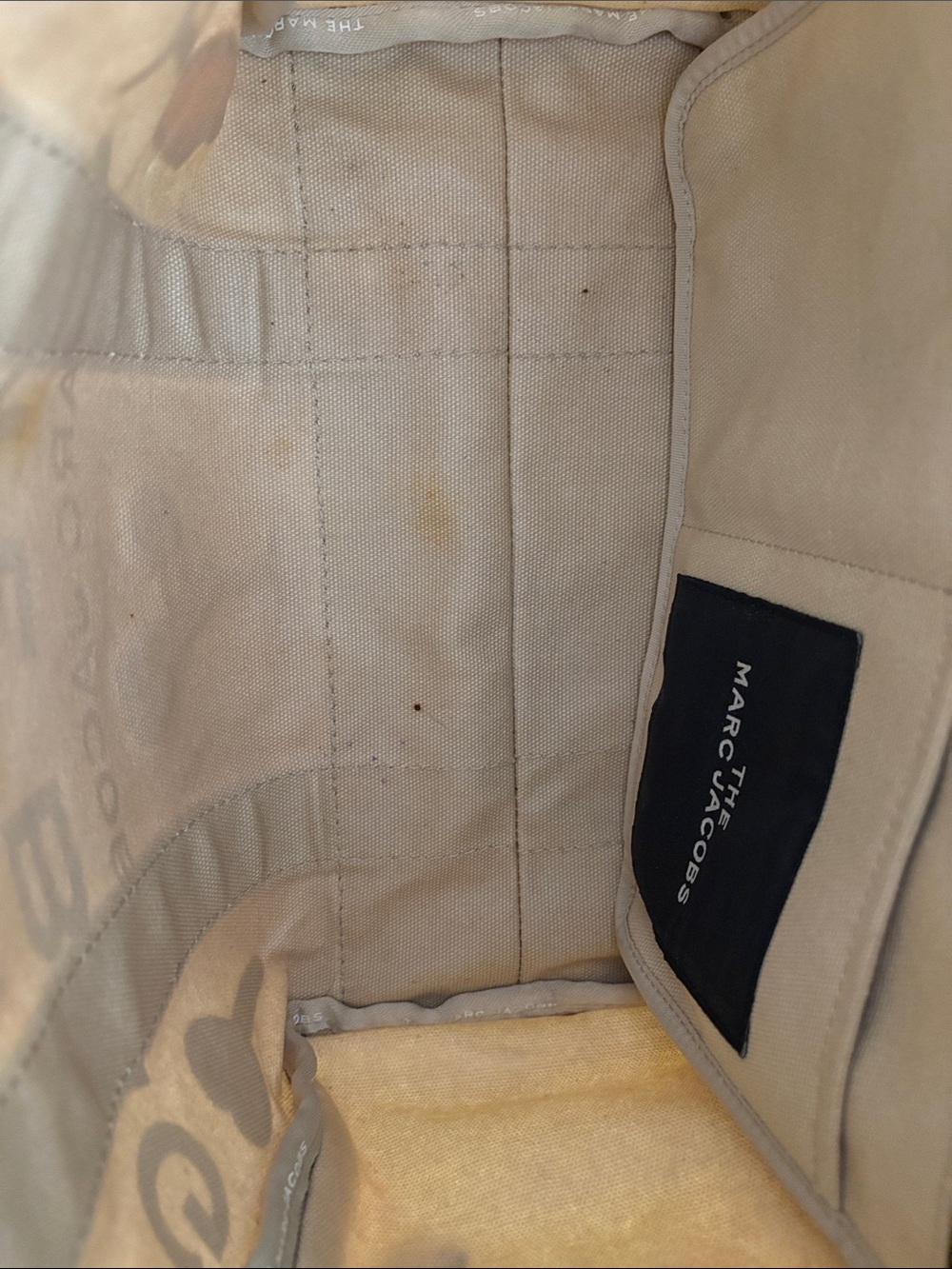 Authentic Marc Jacobs Medium Tote - Picture 8 of 9
